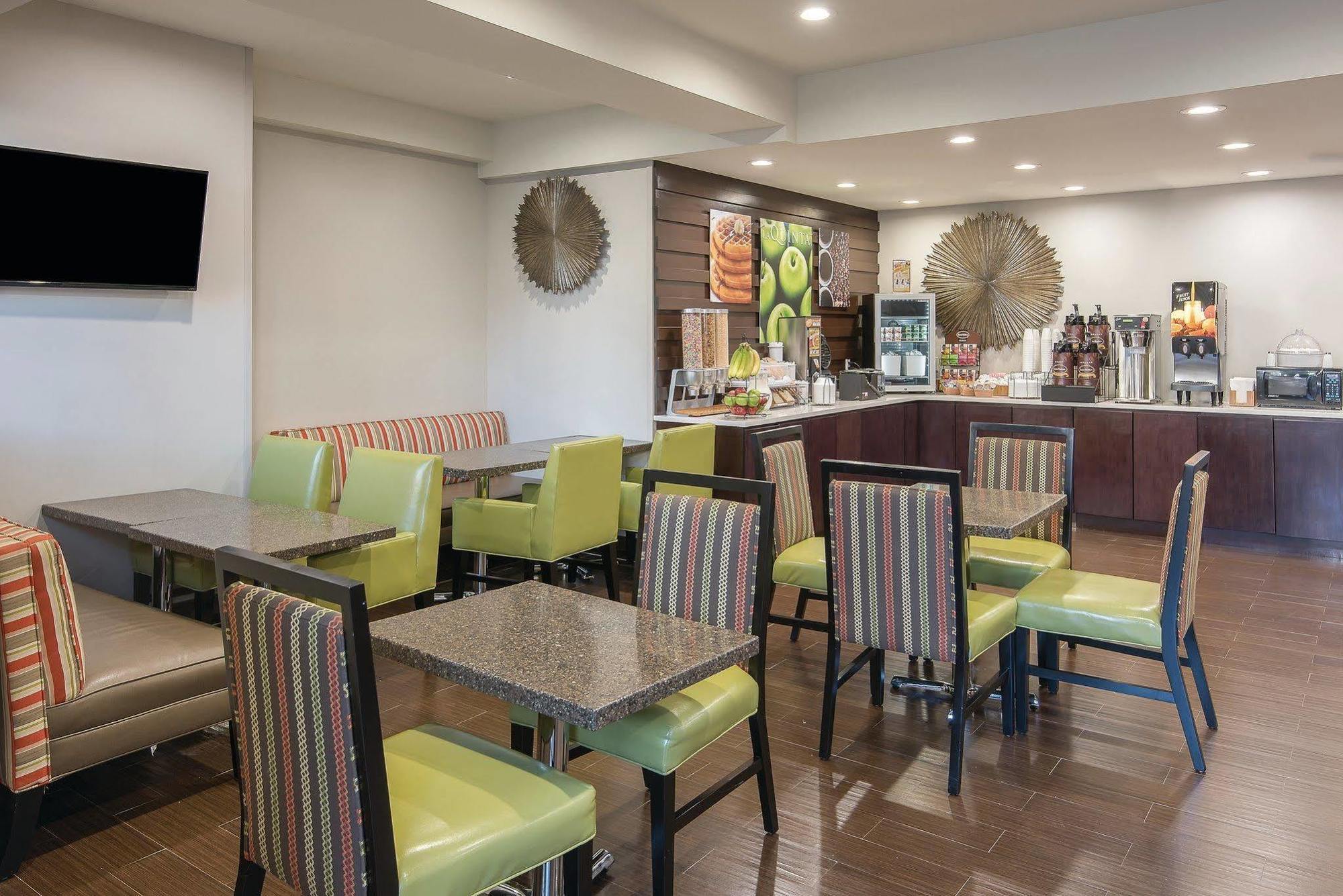 La Quinta By Wyndham Brooklyn East Hotel New York Exterior foto