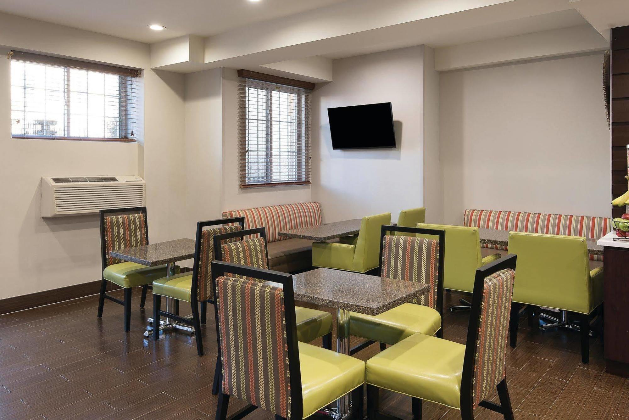 La Quinta By Wyndham Brooklyn East Hotel New York Exterior foto