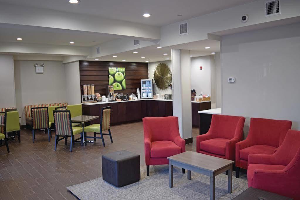 La Quinta By Wyndham Brooklyn East Hotel New York Exterior foto